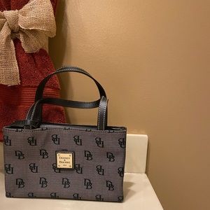 Dooney and Bourke signature small purse (black)